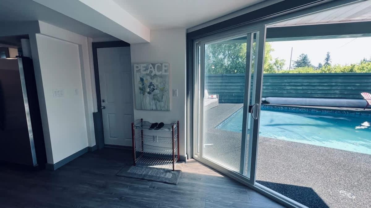 Tranquil Oasis 2 Bedroom Suite With Pool View Victoria Eksteriør bilde