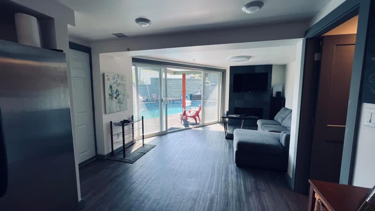 Tranquil Oasis 2 Bedroom Suite With Pool View Victoria Eksteriør bilde